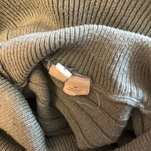 Anthropologie Ribbed Turtleneck
Color: GREEN
Size: M Petite - Picture 6 of 7